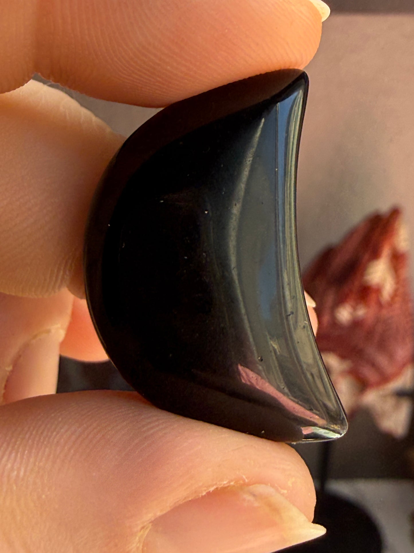 Obsidian Mini Moon – Polished Crescent Carving for Protection, Grounding & New Beginnings