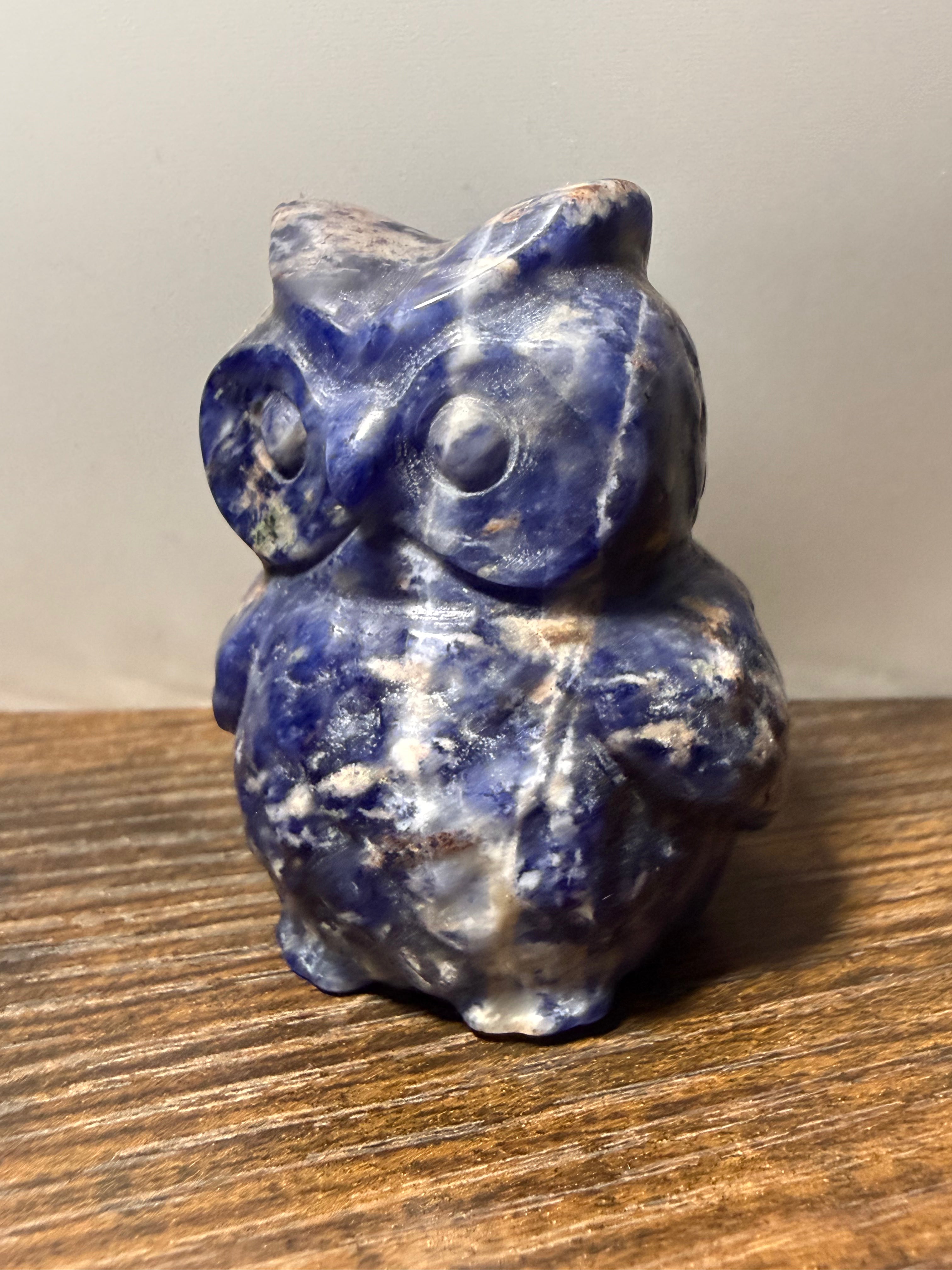 Sodalite Owl – Hand‑Carved Figurine for Wisdom, Intuition & Mental Clarity