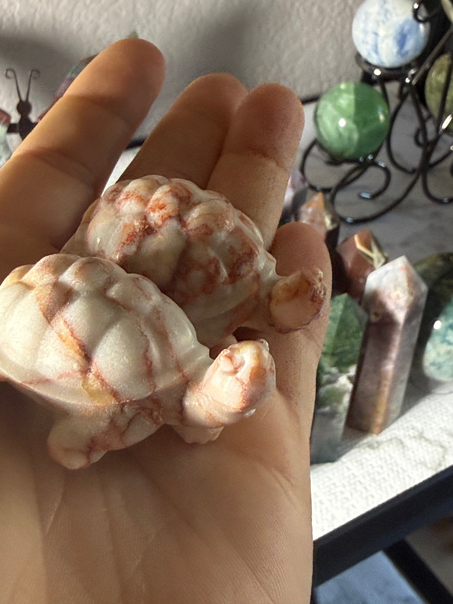 Banded Agate Turtle – Cream & Red Line Mini Crystal Carving | Pocket‑Size Turtle