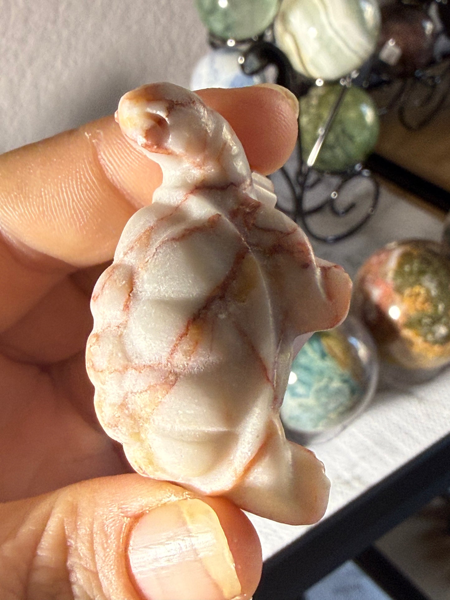 Banded Agate Turtle – Cream & Red Line Mini Crystal Carving | Pocket‑Size Turtle