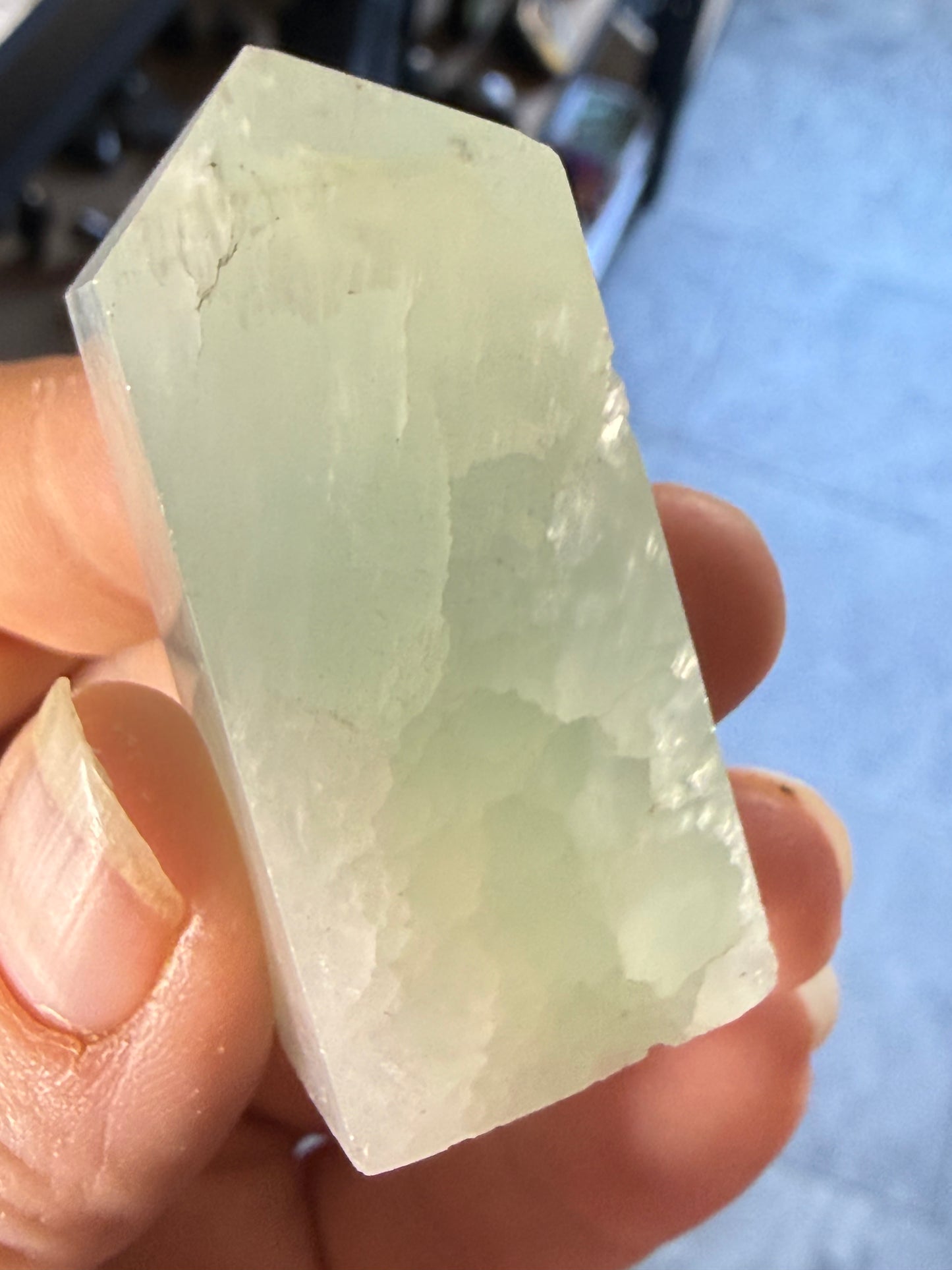 Green Calcite Point – Small Soothing Mint Crystal for Healing, Balance & Emotional Renewal