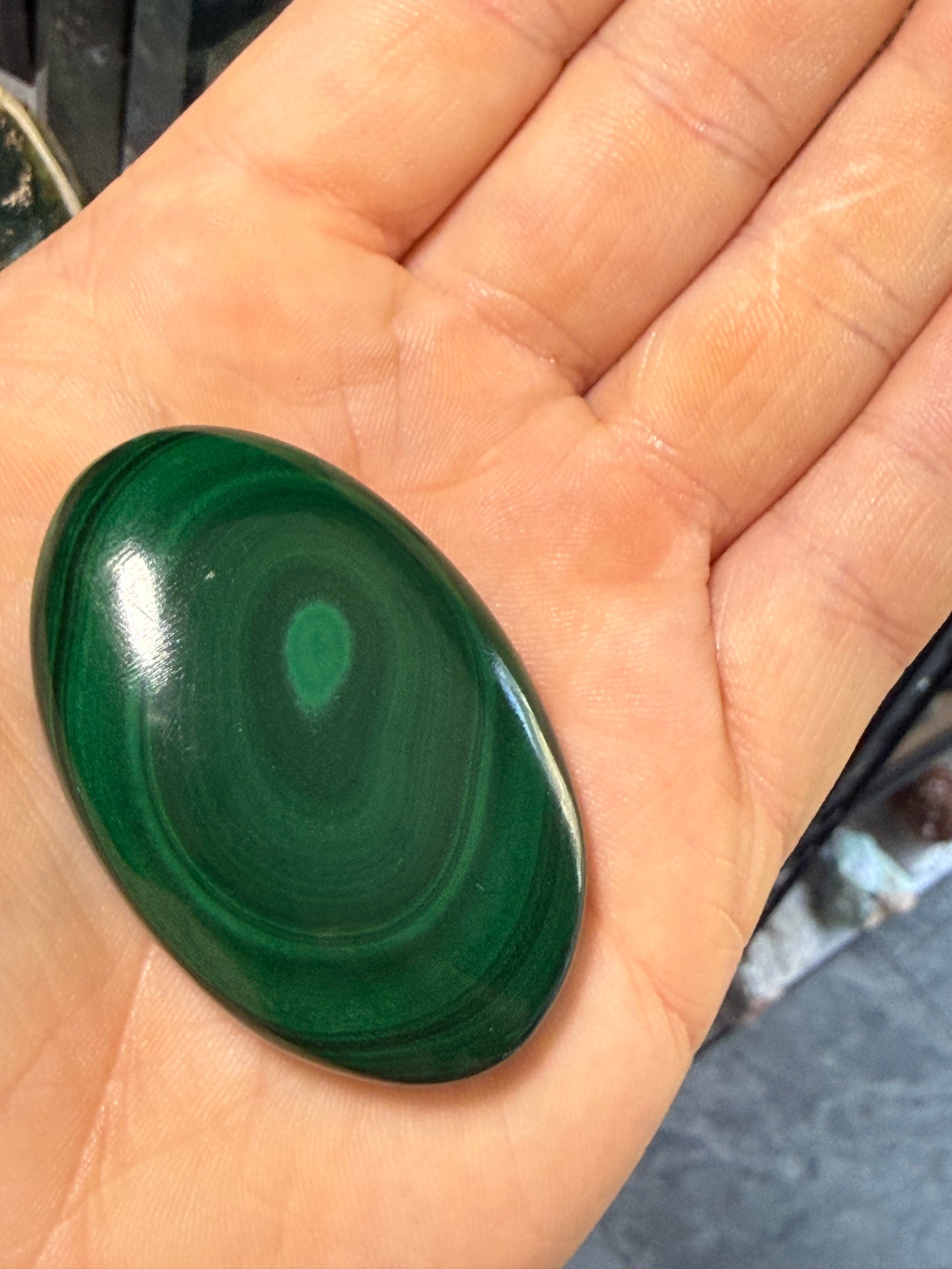 Malachite Palm Stone – Premium Green Crystal for Protection, Transformation & Strength