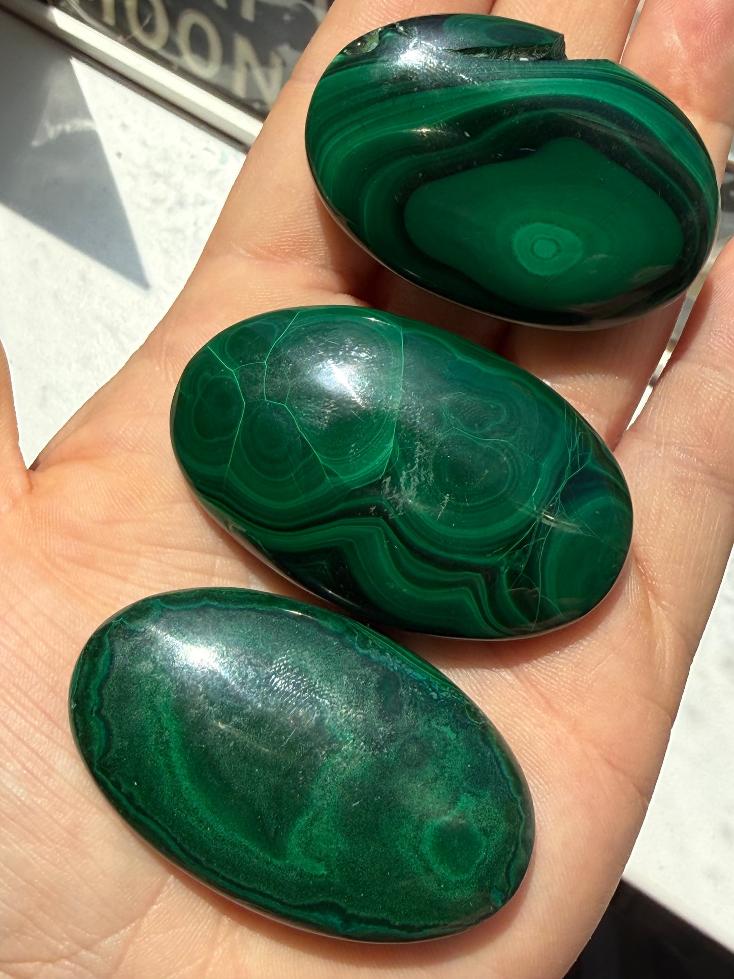 Malachite Palm Stone – Premium Green Crystal for Protection, Transformation & Strength