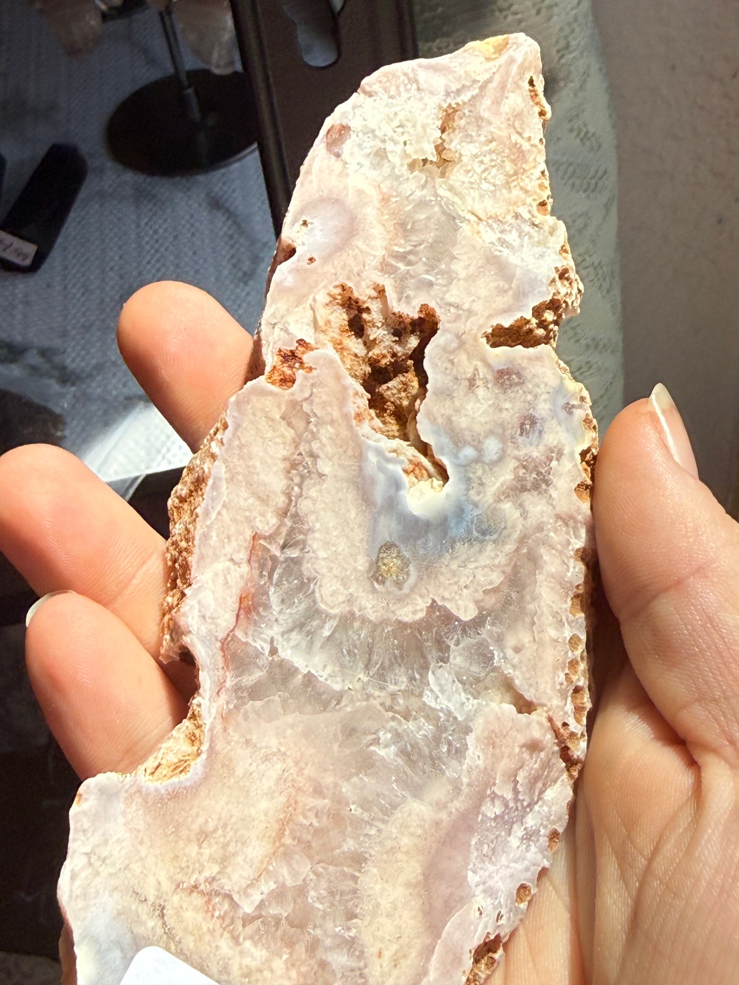 Large Pink Amethyst Slab – Heart‑Healing Crystal for Peace, Emotional Renewal & Soft Feminine Energy