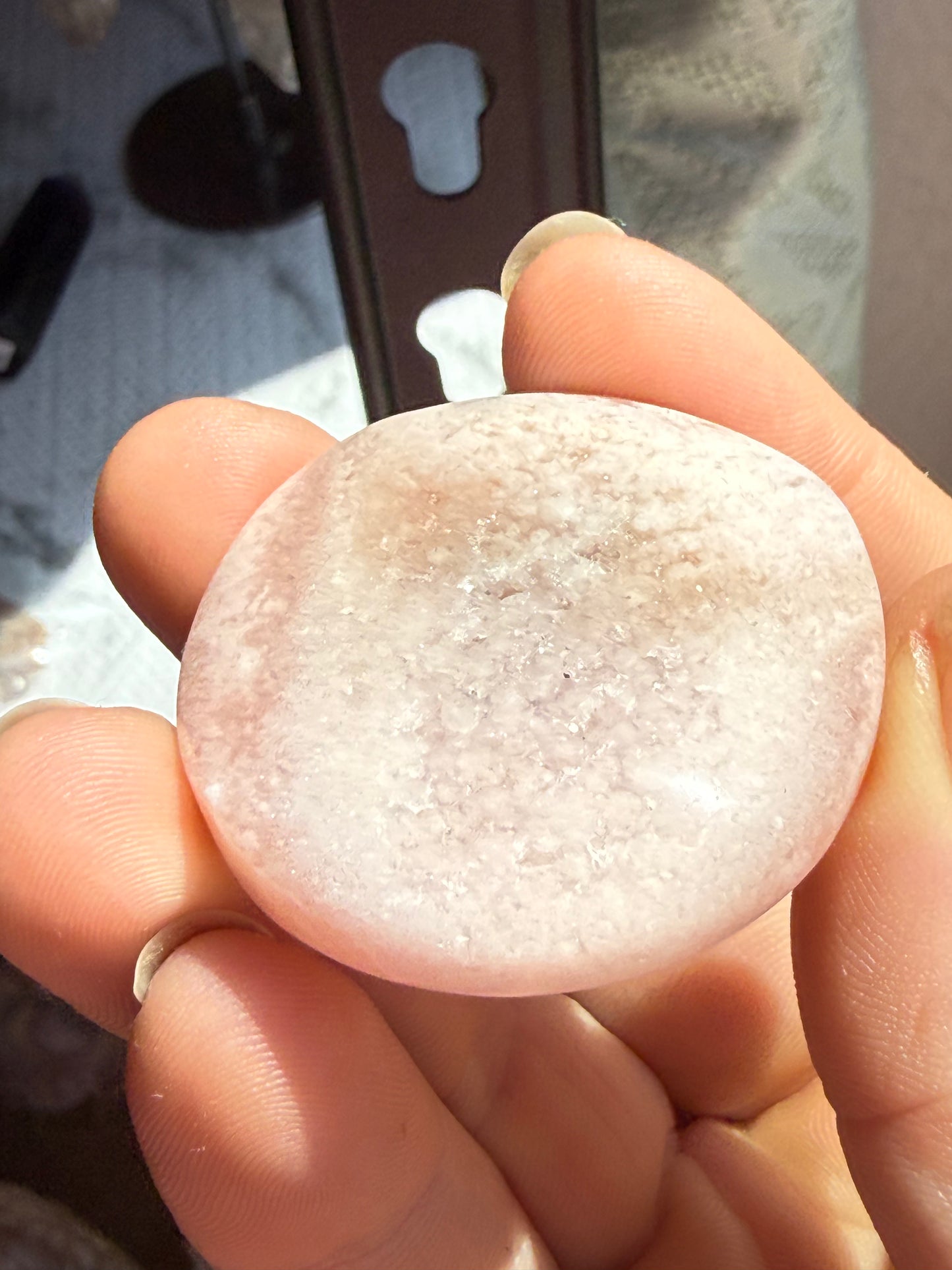 Pink Amethyst Palm Stone – Soothing Heart‑Healing Crystal for Comfort, Calm & Emotional Balance