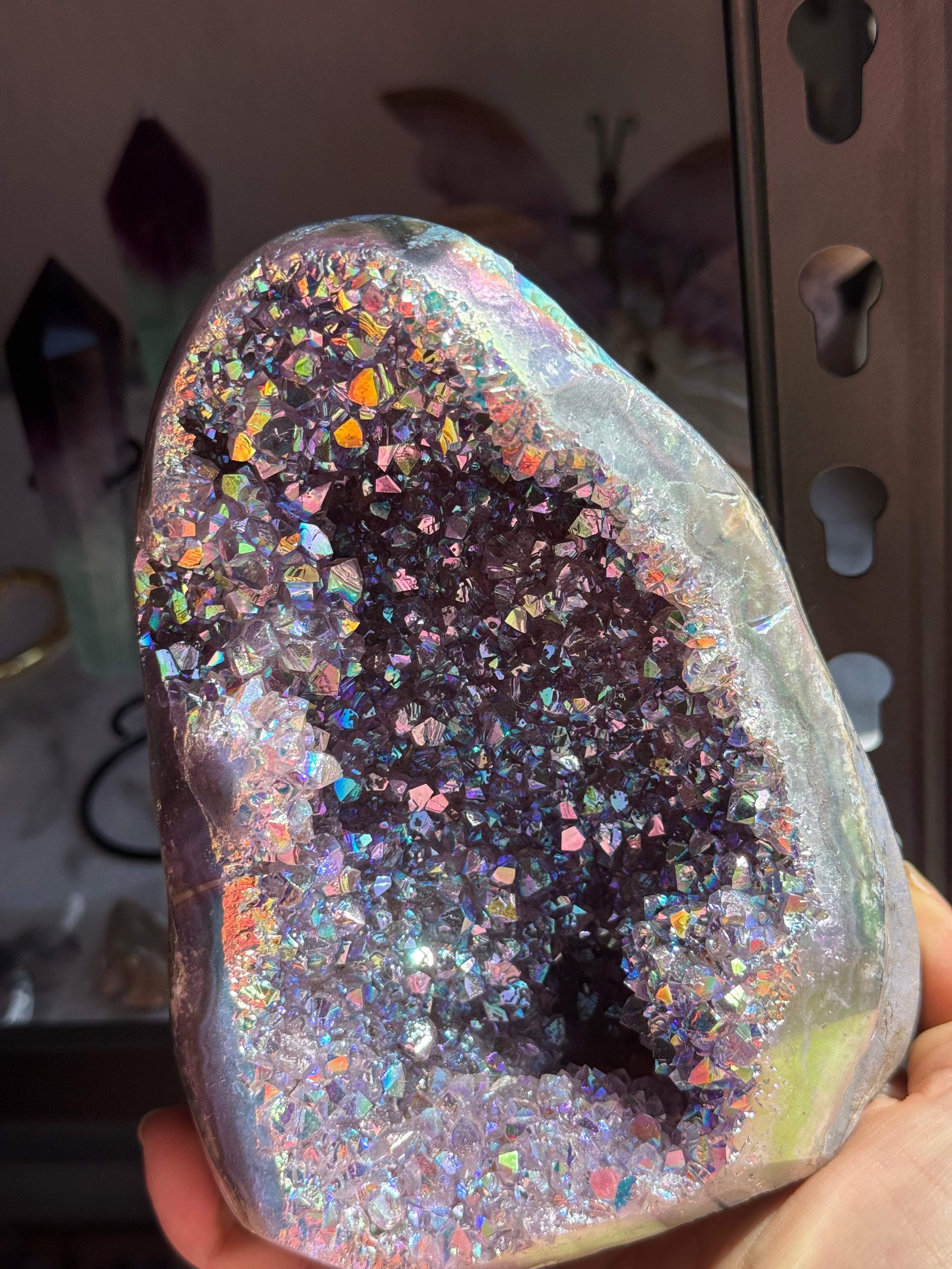 Aura Amethyst 2 lb 15.4 oz – Large Titanium‑Aura Crystal for Joy, Intuition & High‑Vibe Energy