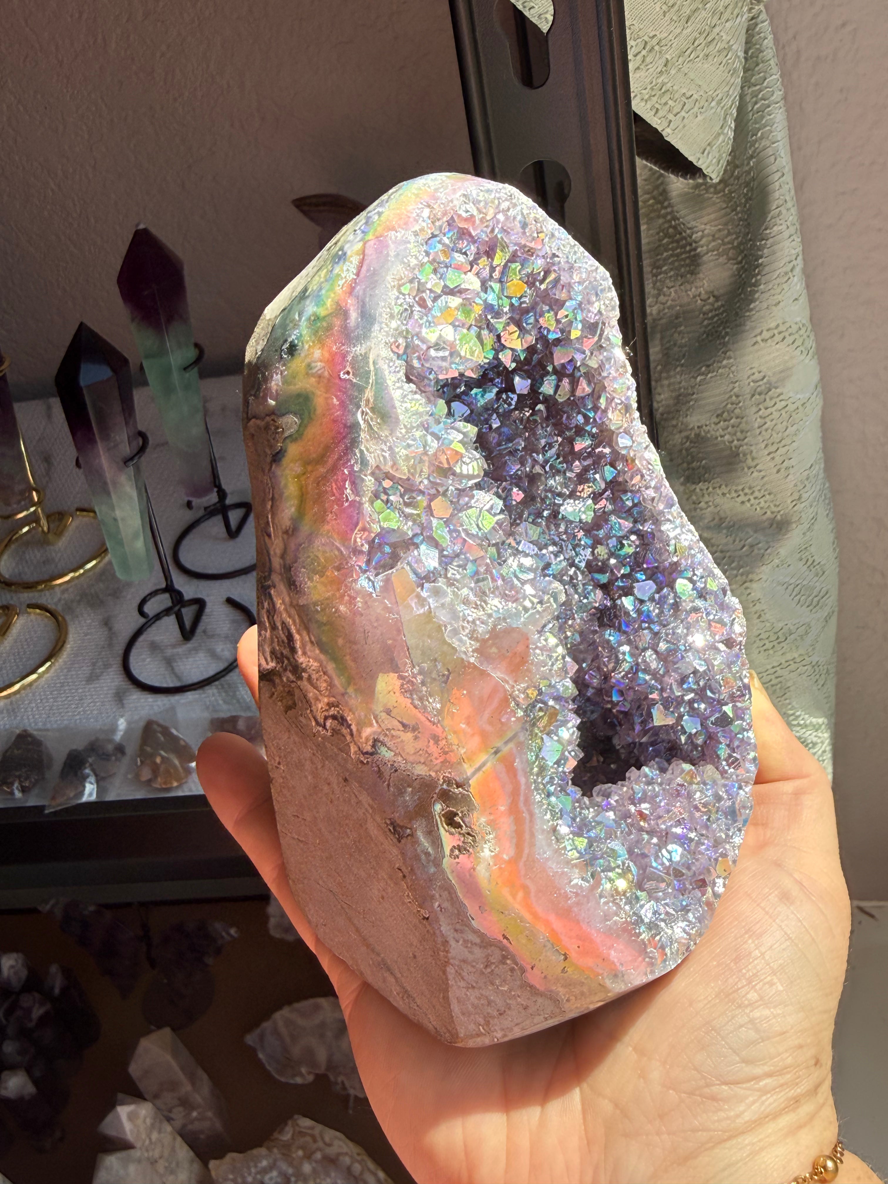 Aura Amethyst 2 lb 15.4 oz – Large Titanium‑Aura Crystal for Joy, Intuition & High‑Vibe Energy