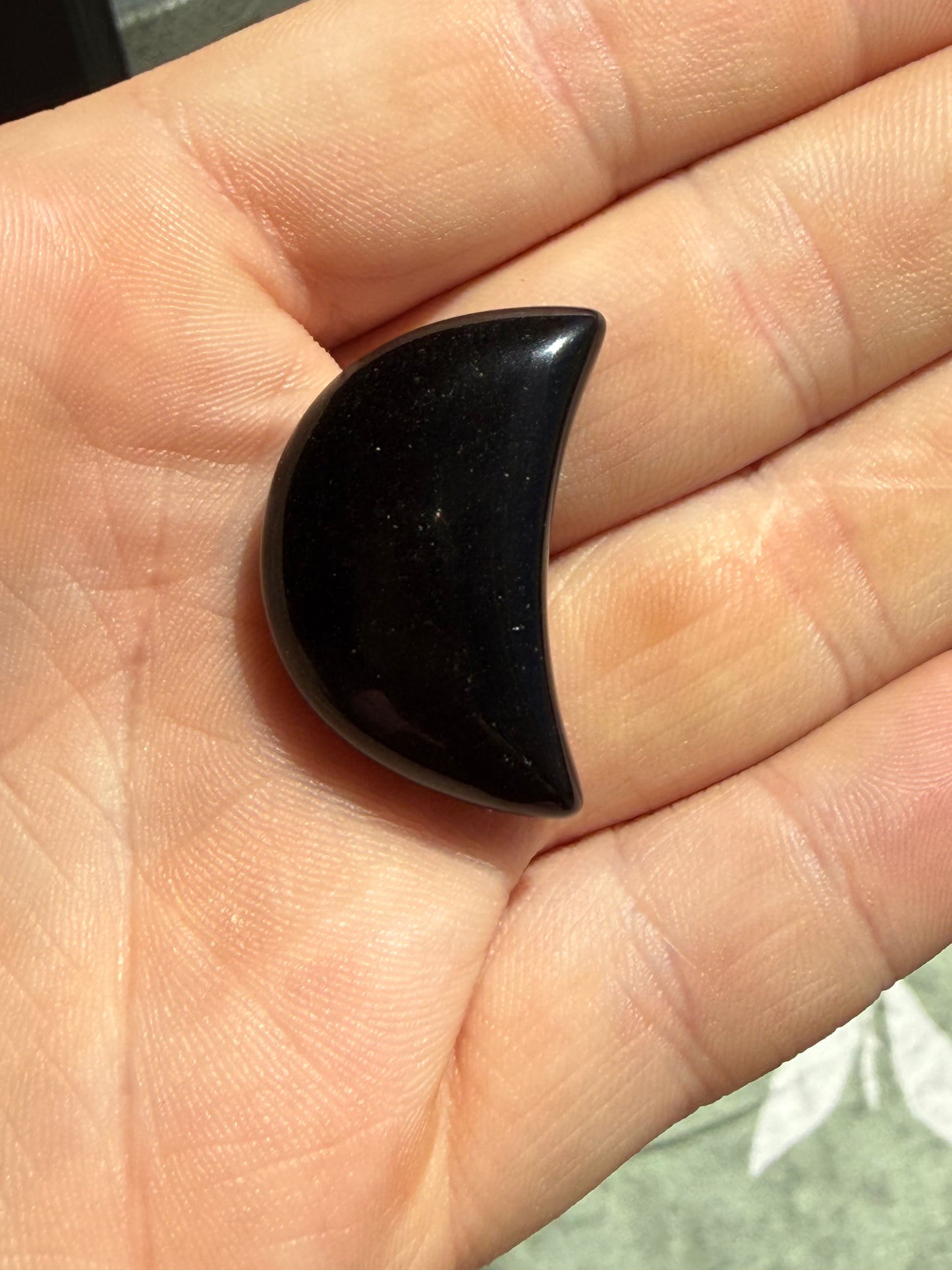 Obsidian Mini Moon – Polished Crescent Carving for Protection, Grounding & New Beginnings