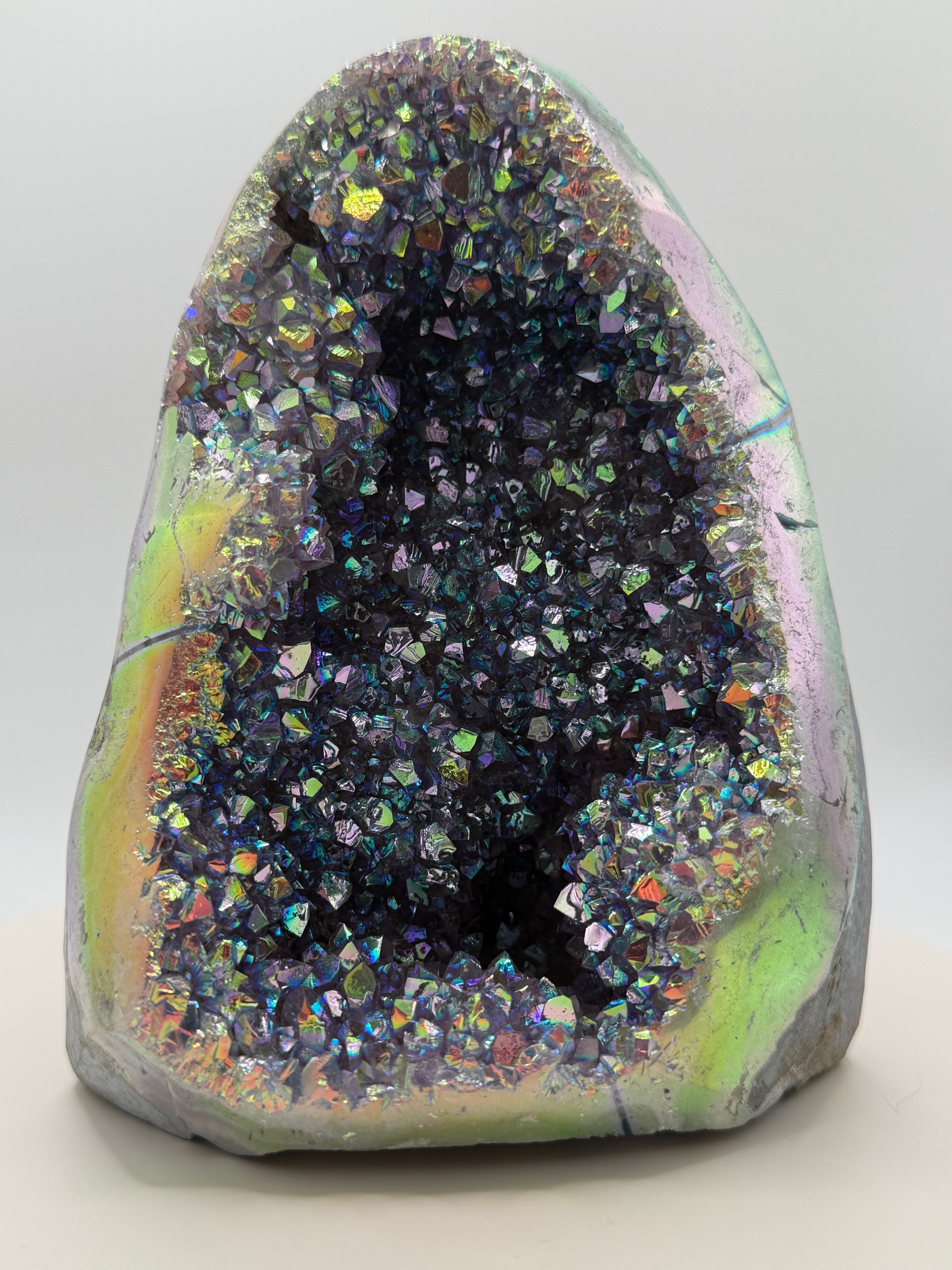 Aura Amethyst 2 lb 15.4 oz – Large Titanium‑Aura Crystal for Joy, Intuition & High‑Vibe Energy