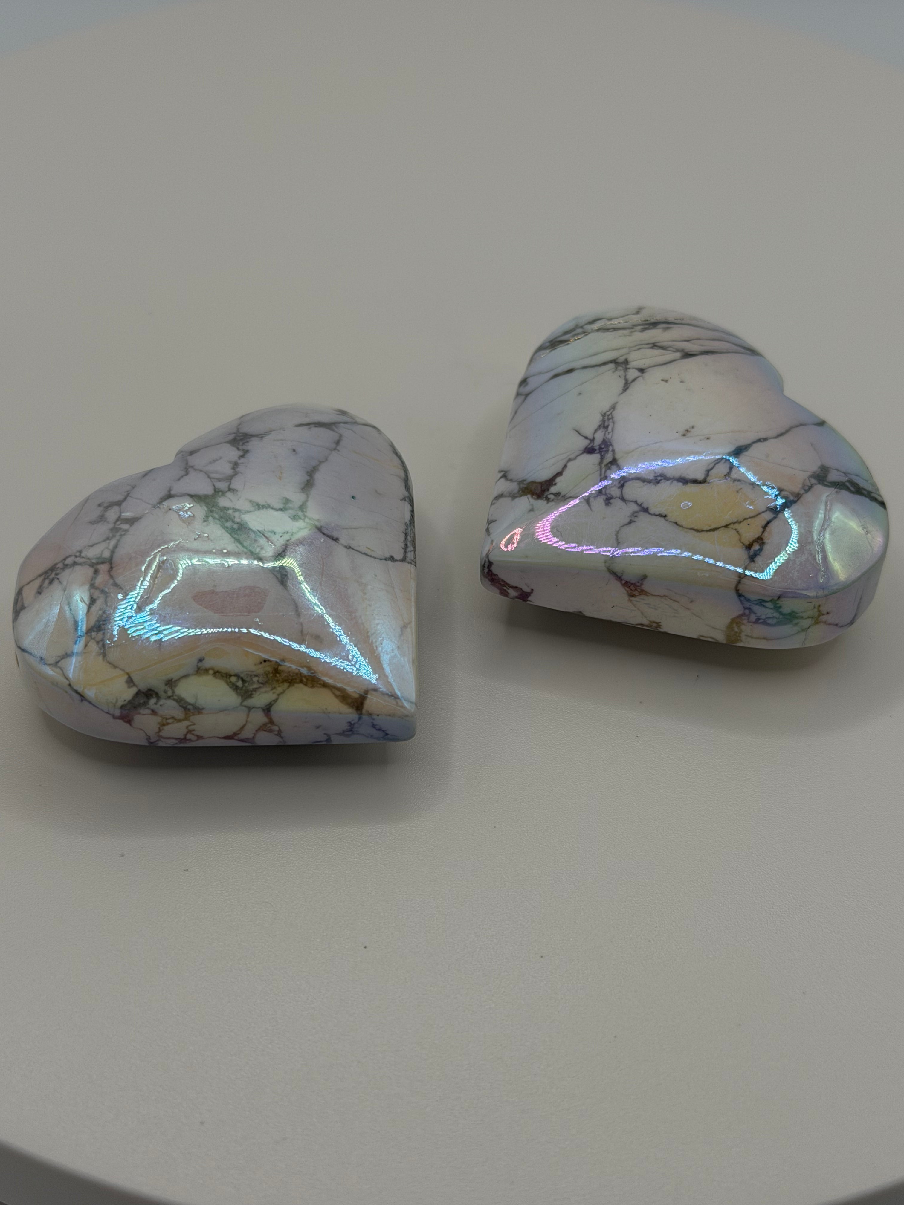 Aura‑Coated Howlite Heart – Iridescent Calming Crystal for Peace, Balance & Gentle Uplift