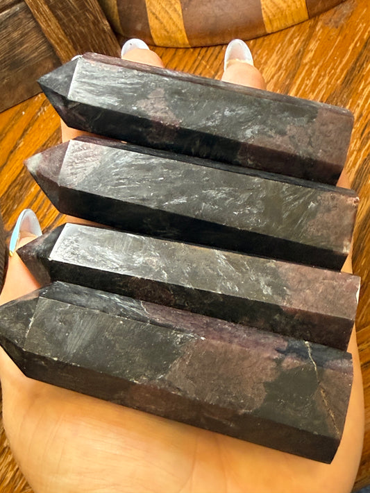 Garnet & Arfvedsonite Tower — High Flash • Grounding & Intuition