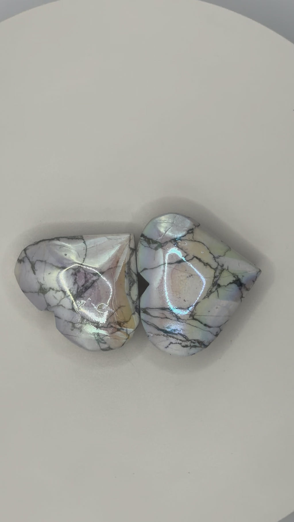 Aura‑Coated Howlite Heart – Iridescent Calming Crystal for Peace, Balance & Gentle Uplift