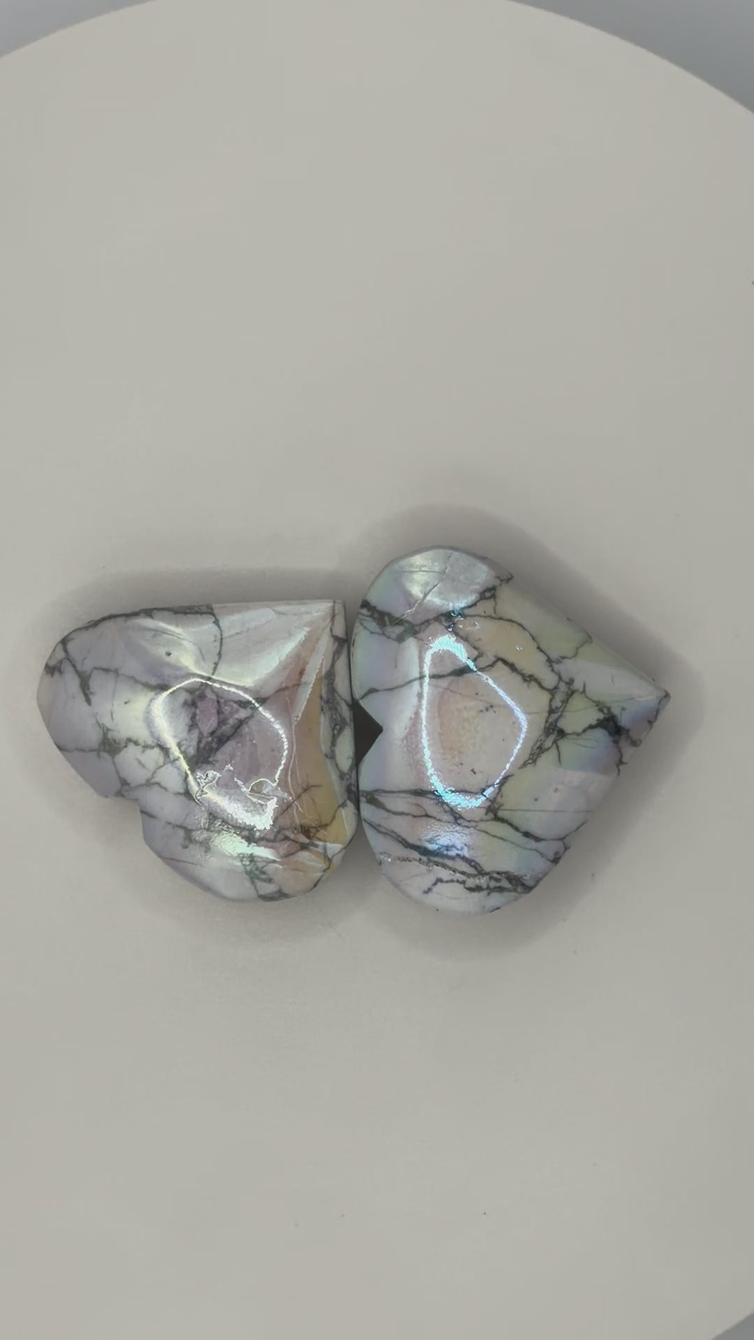 Aura‑Coated Howlite Heart – Iridescent Calming Crystal for Peace, Balance & Gentle Uplift
